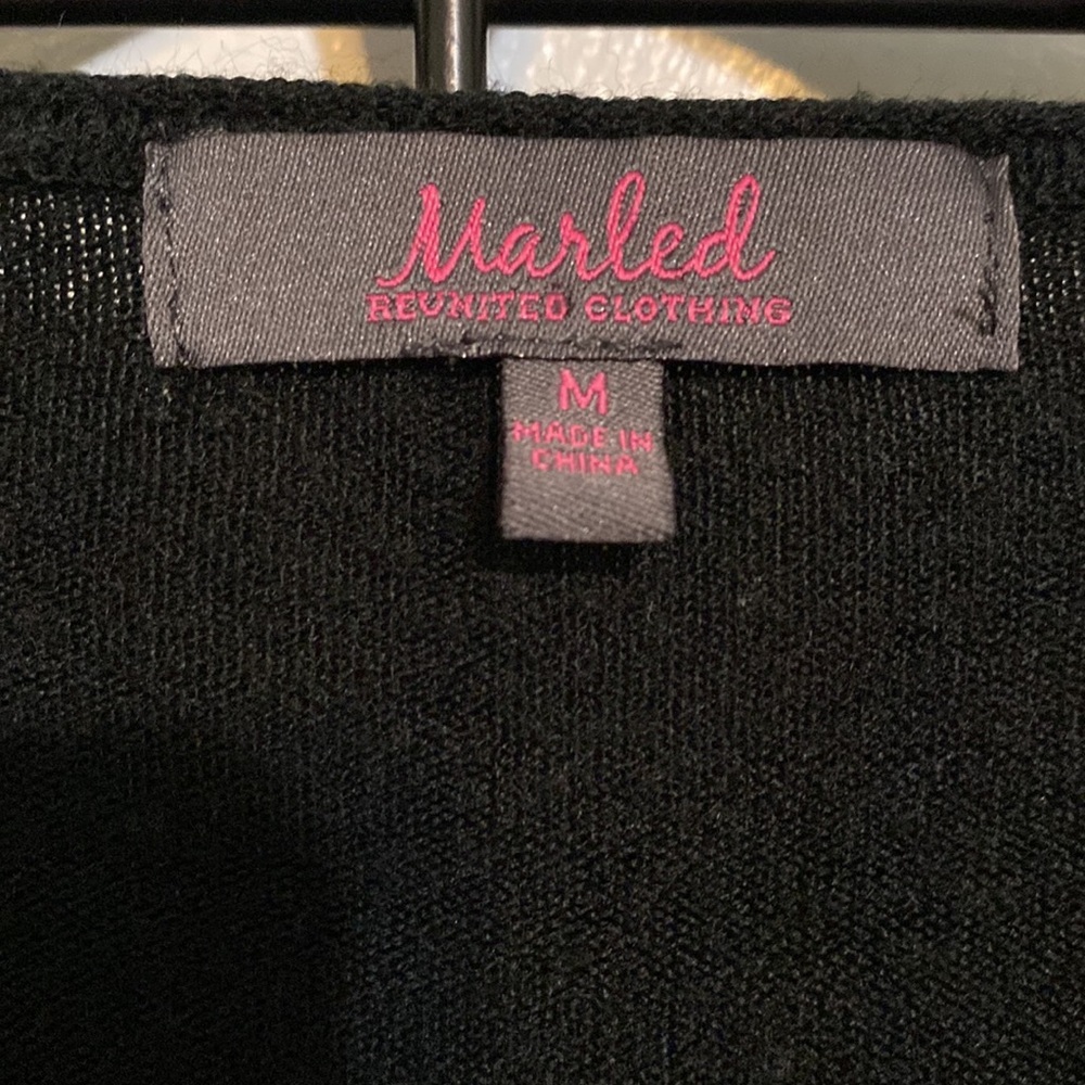 Black v-neck sweater - Picture 2 of 3